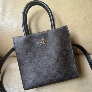 Coach Women’s hand bag 5693 IMAA8 MINI CALLY CROSSBODY Newarticle🖤🖤